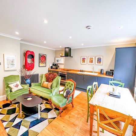 Unique 2 Bed In The Heart Of Bath With Parking Apartman Kültér fotó