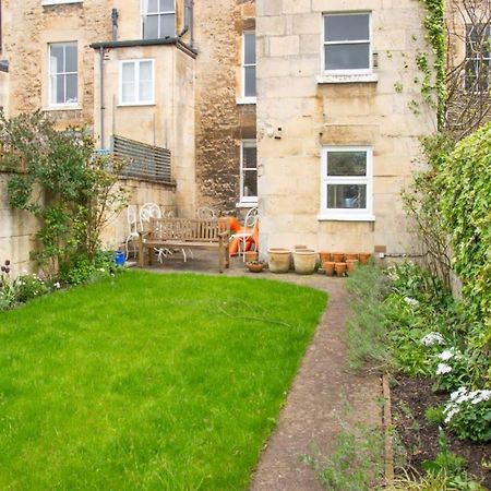 Unique 2 Bed In The Heart Of Bath With Parking Apartman Kültér fotó