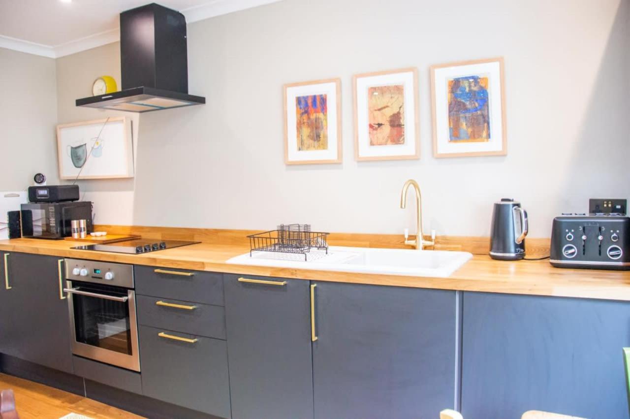 Unique 2 Bed In The Heart Of Bath With Parking Apartman Kültér fotó