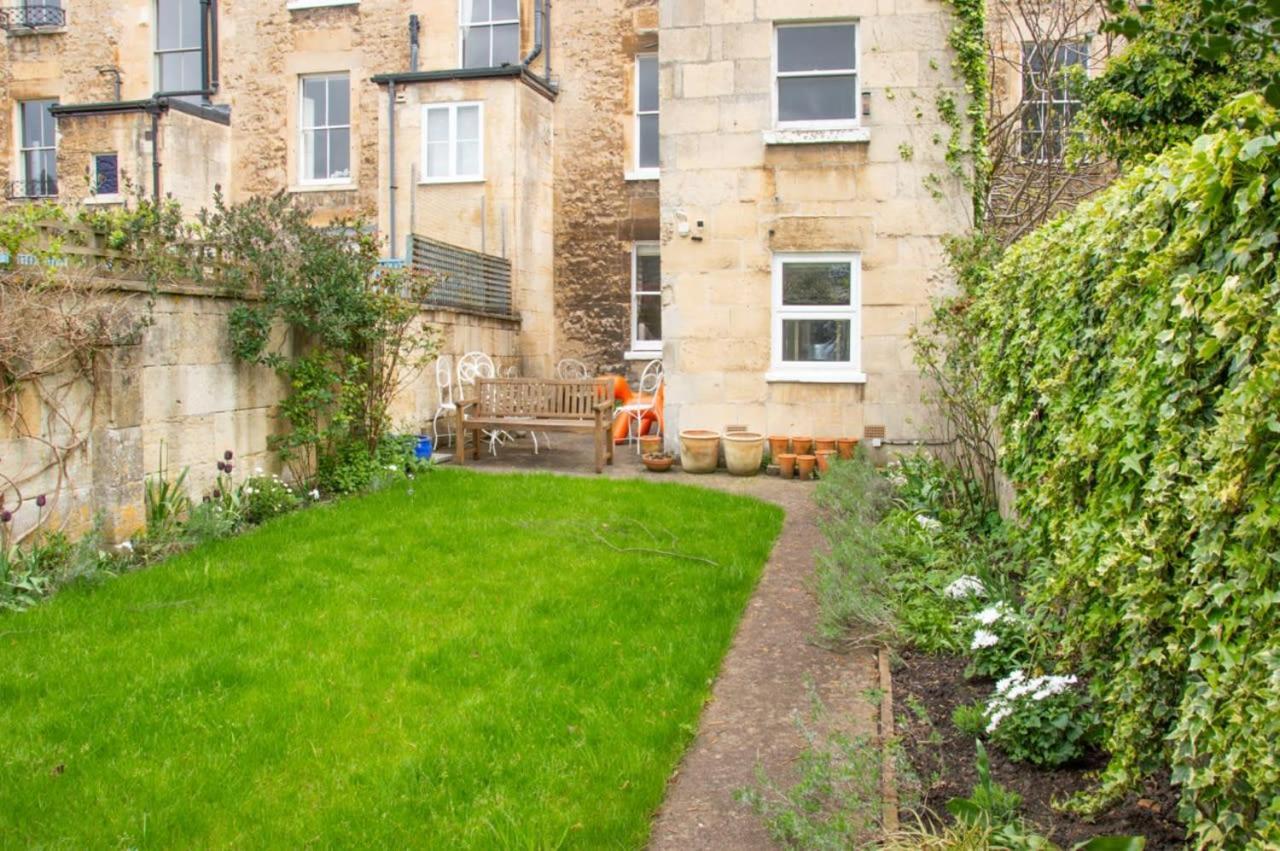 Unique 2 Bed In The Heart Of Bath With Parking Apartman Kültér fotó