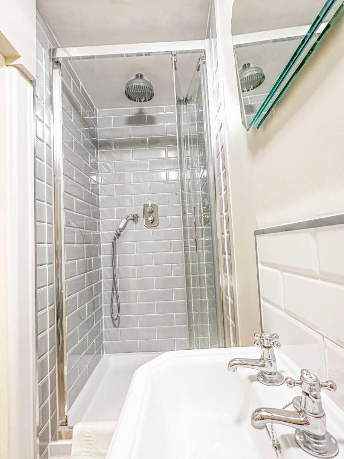 Unique 2 Bed In The Heart Of Bath With Parking Apartman Kültér fotó